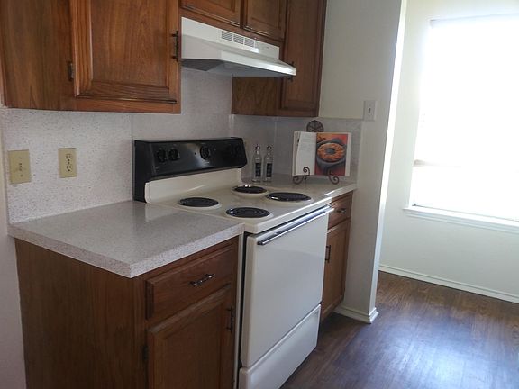 3rd image of 511 Guerin Dr