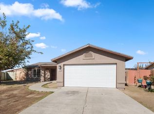 560 Black Ave, Mendota, CA 93640
