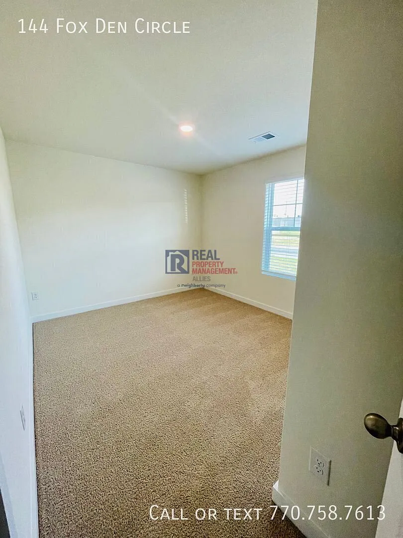 Beautiful Dalton Rental with Stainless Steel Appliances & Easy Move-In Options — Photo 3