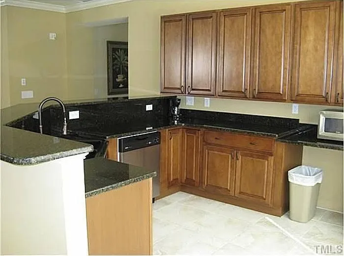 2810 Bedford Green Dr — Photo 5