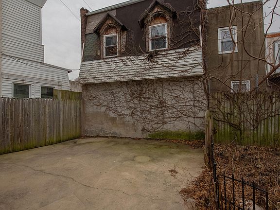 2nd image of 2510 E Dauphin St