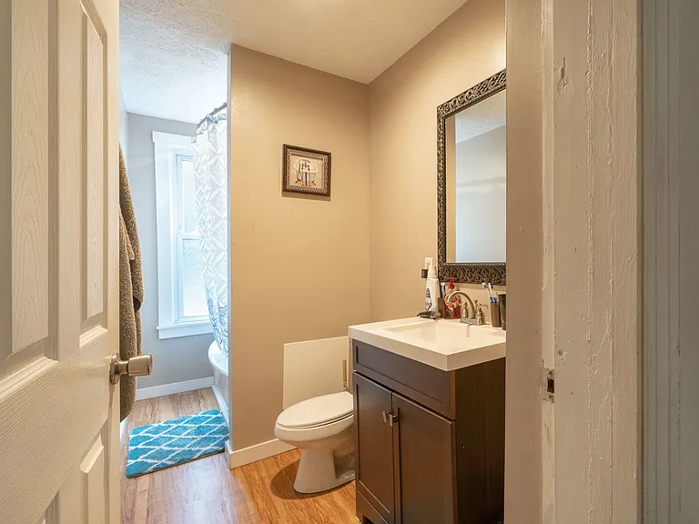 405 Grant Ave — Photo 16
