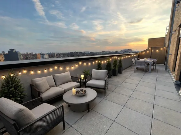 91-09 Roosevelt Avenue image 1 of 12