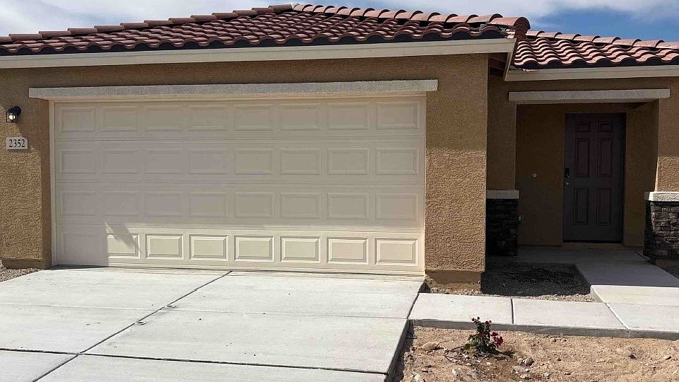 1st image of 2352 Tapatio Drive