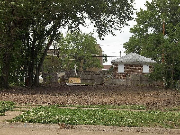 2nd image of 1613 Belmont Ave