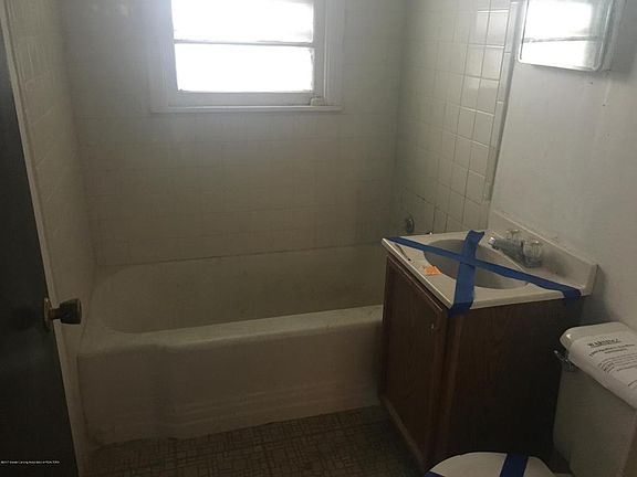 5th image of 902 W Shiawassee St