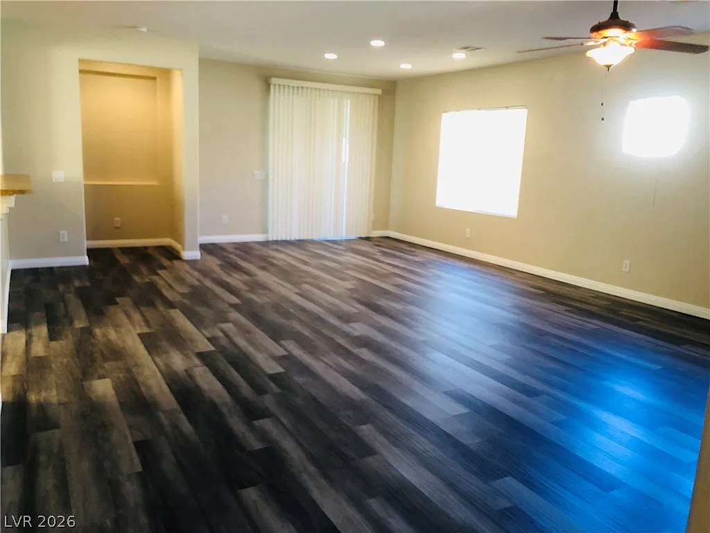 3 bed, 2.0 bath, 1894 sqft, $2,295 — Photo 3
