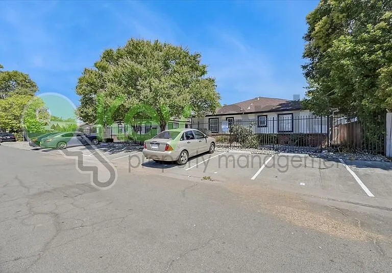 1071 Santiago Ave #6 — Photo 20