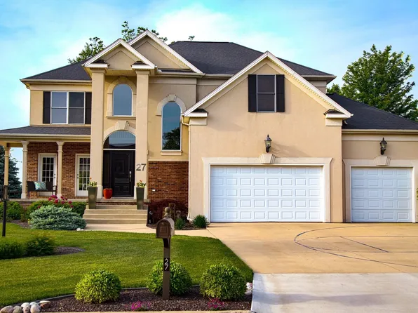 27 Cloverhill Cir, Bloomington, IL 61705