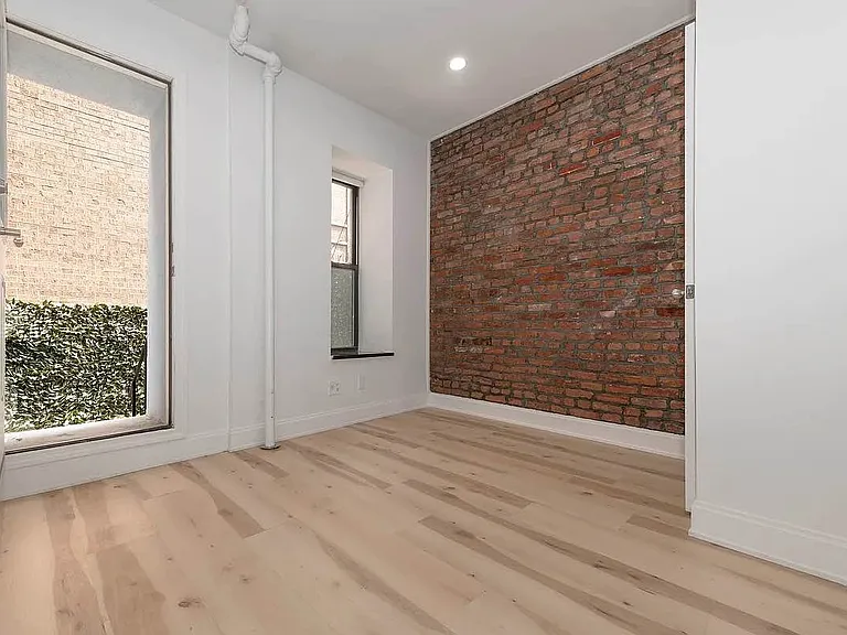 302 Mott St #1S — Photo 2