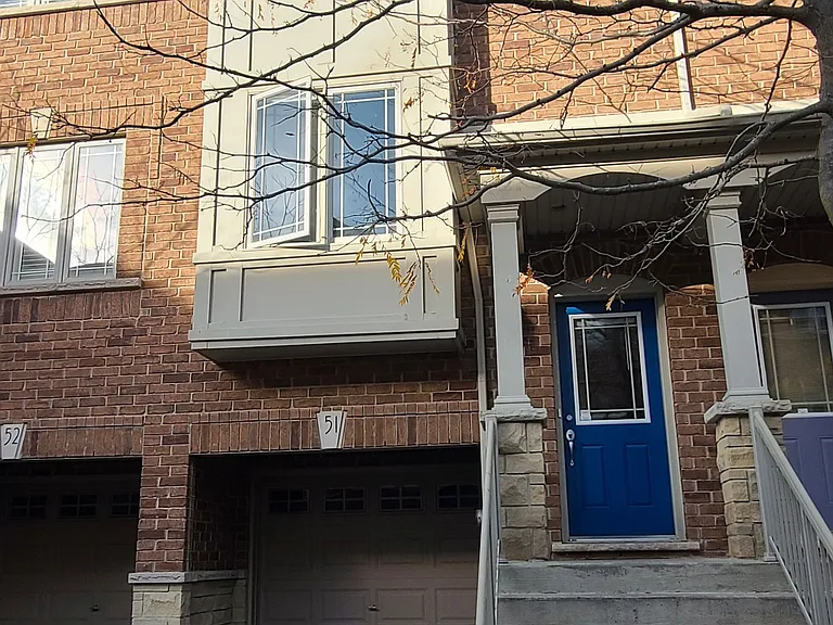 25 Viking Dr #51 — Photo 1