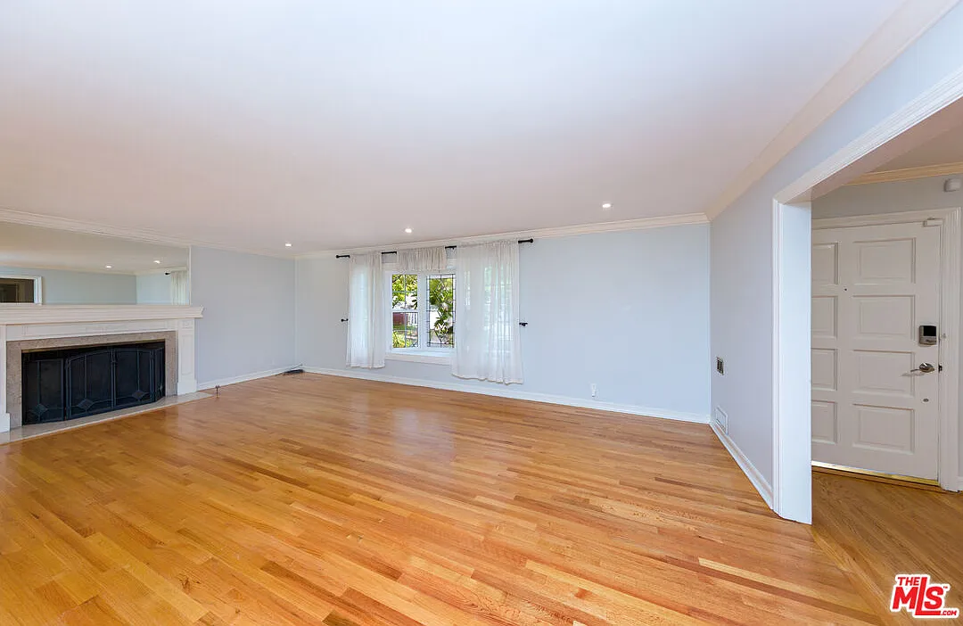 6 bed, 5.0 bath, 3387 sqft, $11,900 — Photo 4