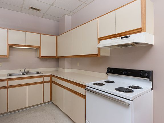 3rd image of 301 N Court St #12