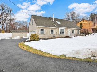 7 W Airmount Rd, Mahwah, NJ 07430