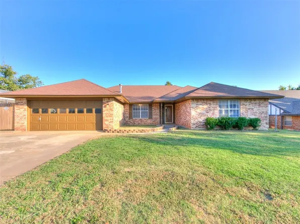 2805 Woodcreek Rd, Midwest City, OK 73110