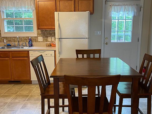 4th image of 1022 Brentwood Ave