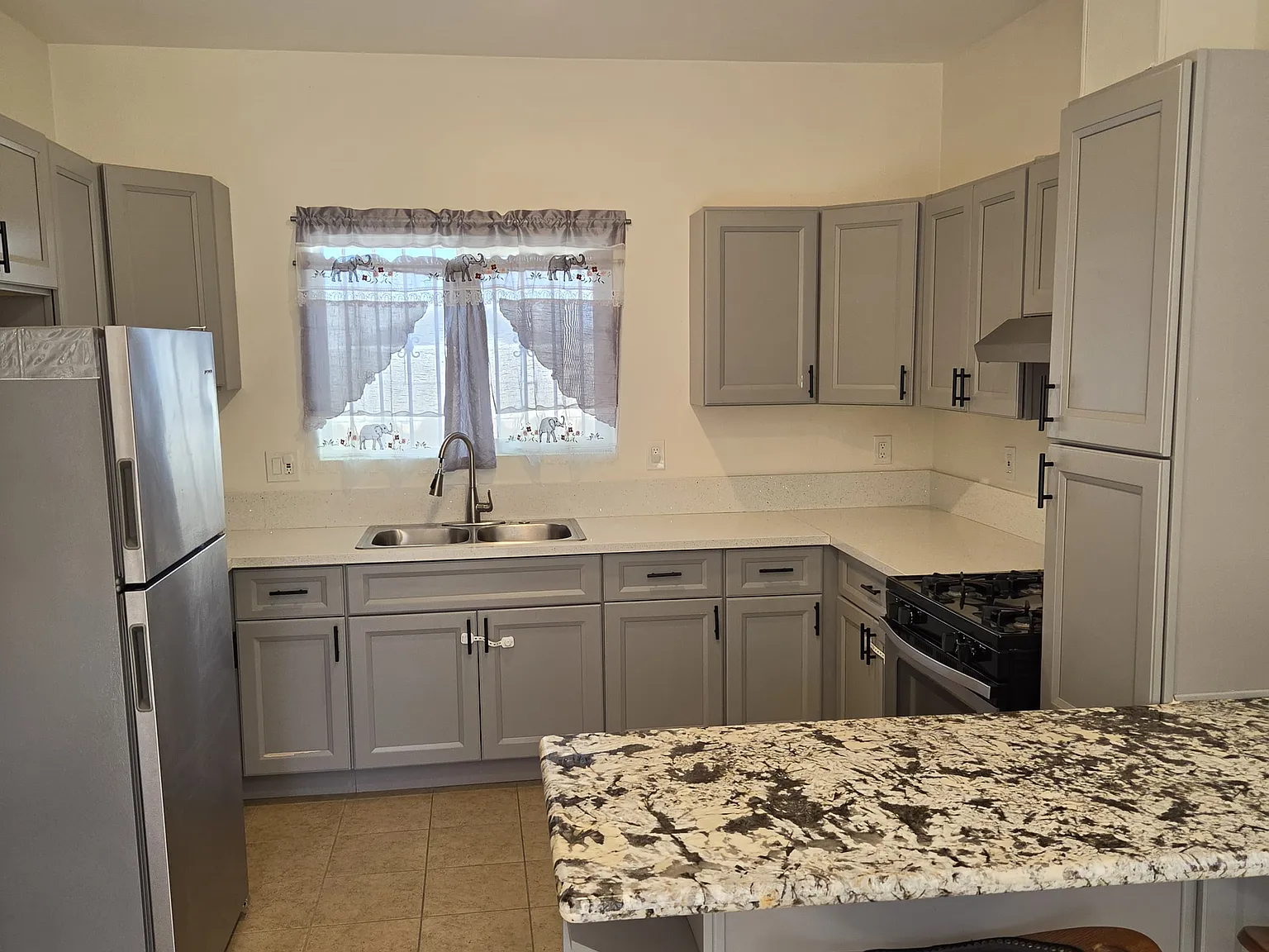 2 bed, 750 sqft, $2,500 — Photo 4
