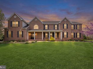 25 Sherwood Ln, Columbus, NJ 08022