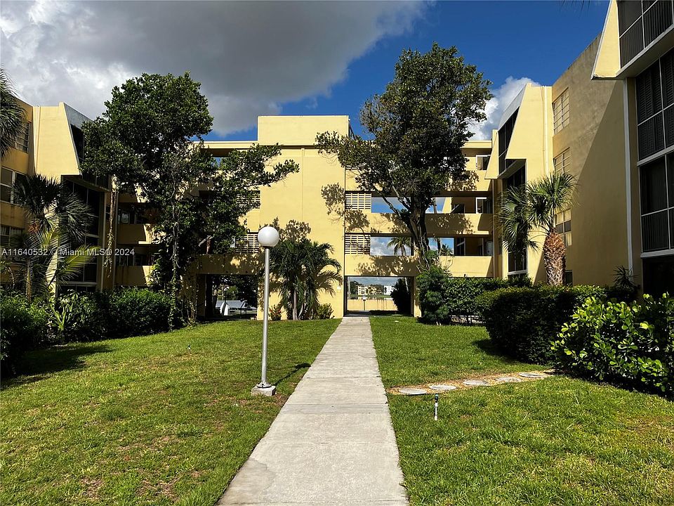 1st image of 920 NE 199th St APT 110