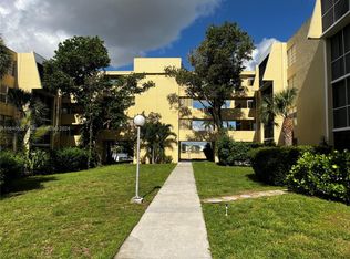 920 NE 199th St APT 110, Miami, FL 33179