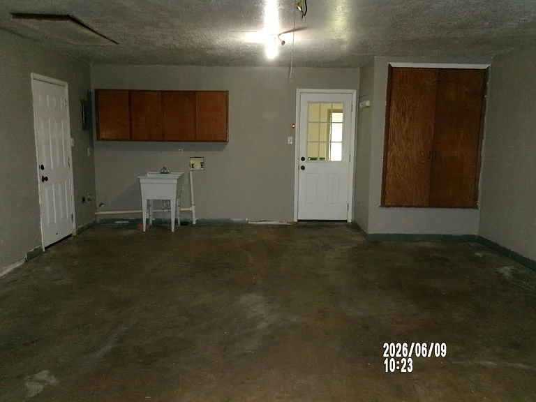 2205 NW 50th St — Photo 6