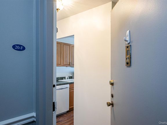 4th image of 460 Old Town Road #20F