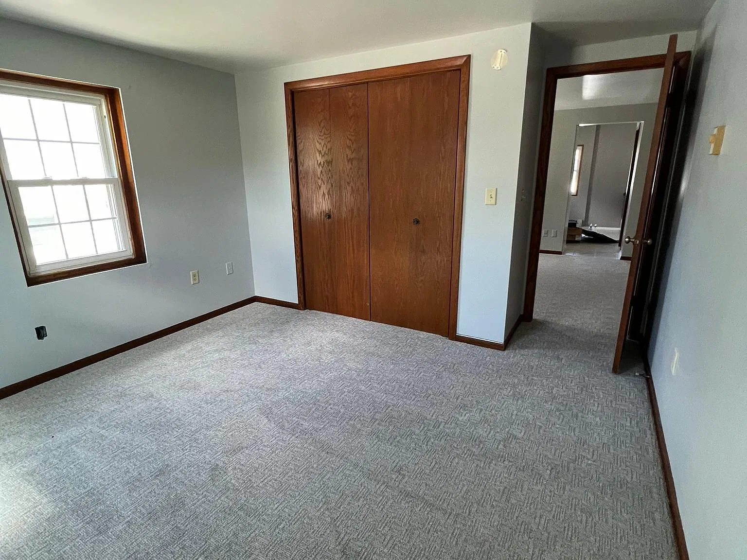 1 bed, 900 sqft, $1,050 — Photo 3