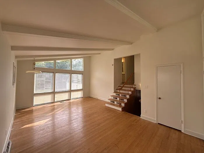 3 bed, 1.5 bath, 1718 sqft, $1,800 — Photo 3