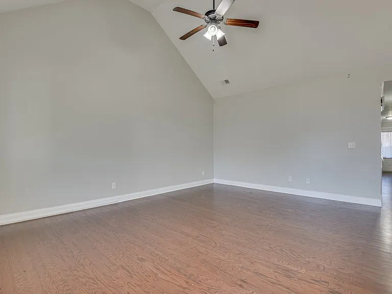 1721 Dunmore Ave — Photo 5