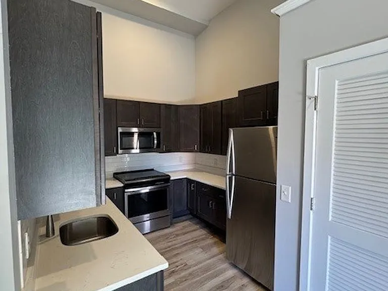 1817 Maryland Ave — Photo 14