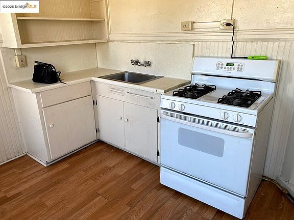 4th image of 44 W Acacia St APT 4