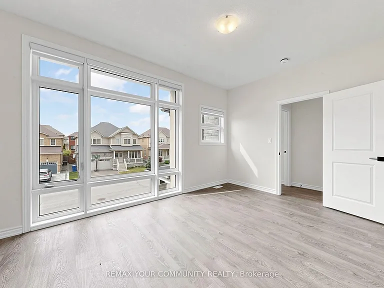 105 Halldorson Ave — Photo 26