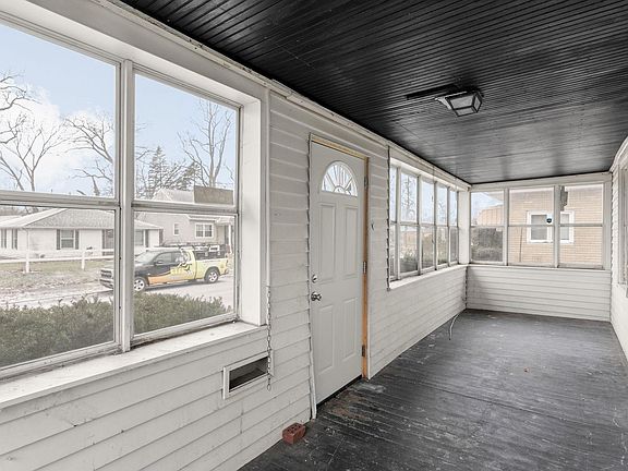 2nd image of 1322 Johnson St