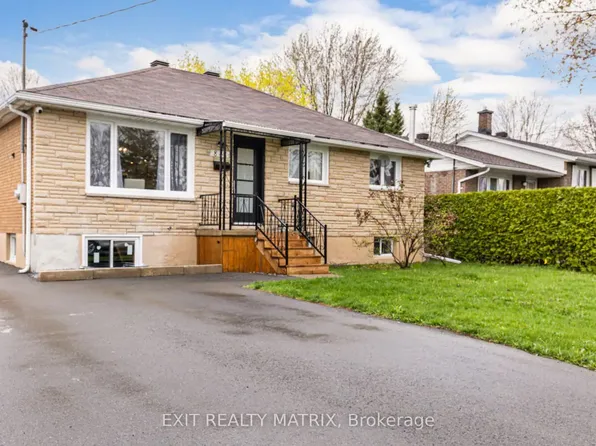 848 Willow Ave #A, Ottawa, ON K1E 1C5