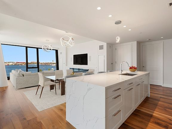 5th image of 300 Pier 4 Blvd #5C