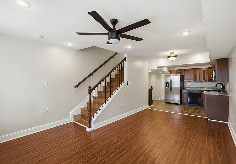 1008 W Cross St #B — Photo 3