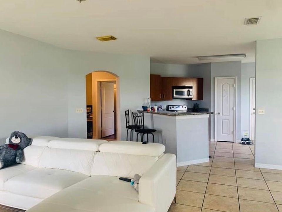 1st image of 142 SW Peacock Blvd APT 202