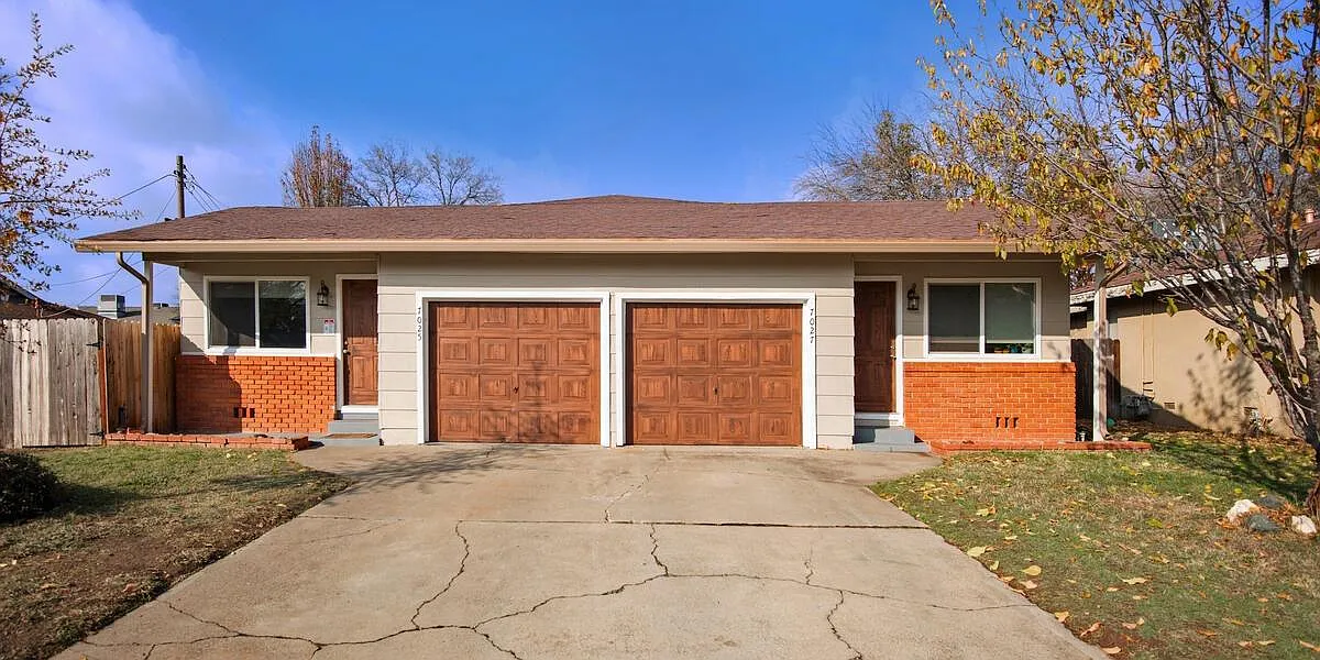 7027 Zeeland Dr photo 1
