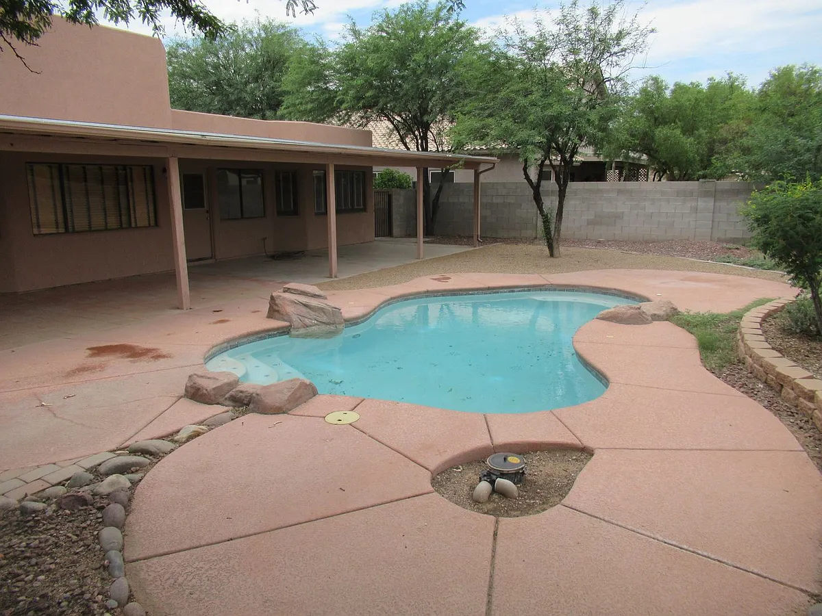 Building Photo - 8925 N Palm Brook Dr