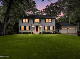 13 Manalapan Woods Dr, Manalapan, NJ