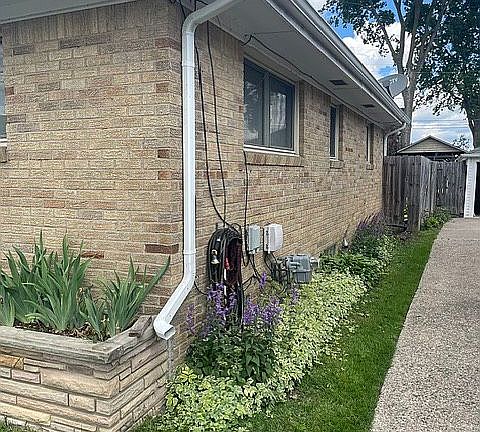 5th image of 22535 Lange St