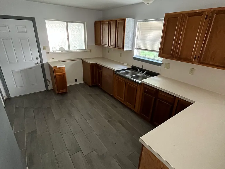 421 Palm Valley Cir — Photo 5