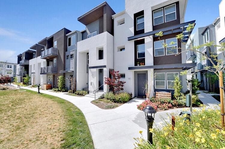 1st image of 511 Clover Cir