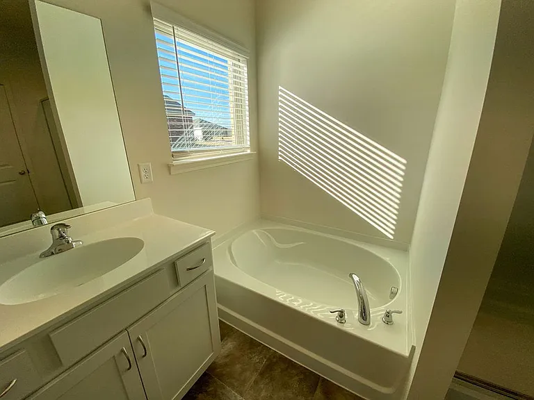 38 Crown Way — Photo 24