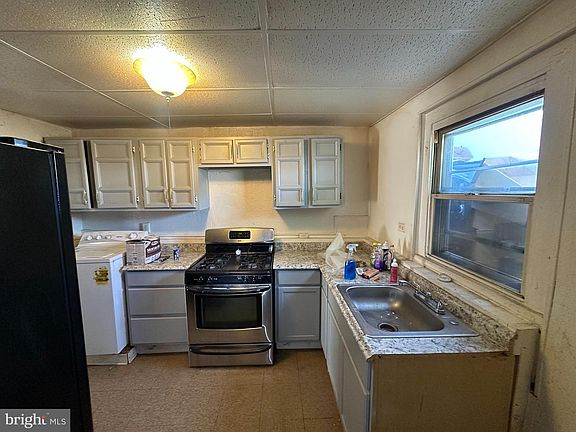 4th image of 3607 Rhawn St