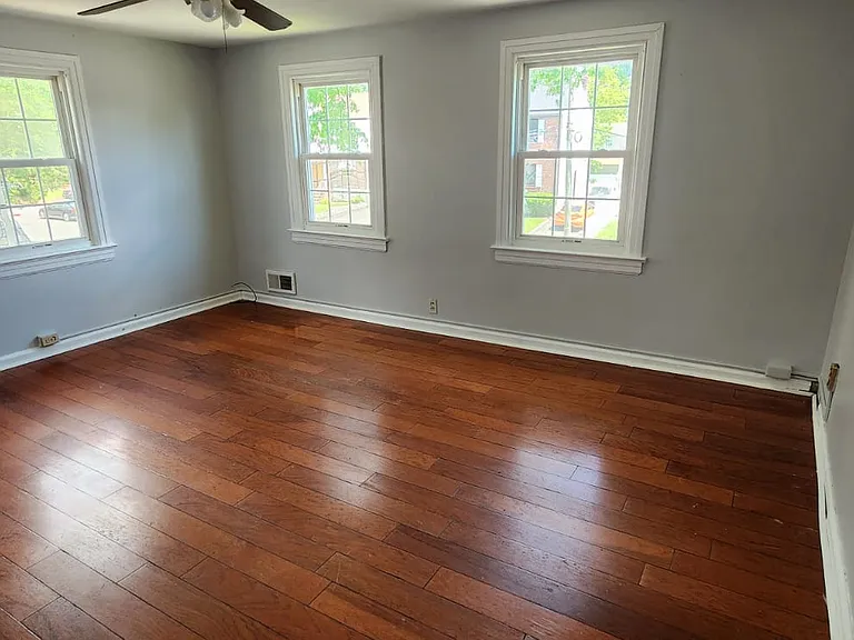 373 E Lake Ave — Photo 10
