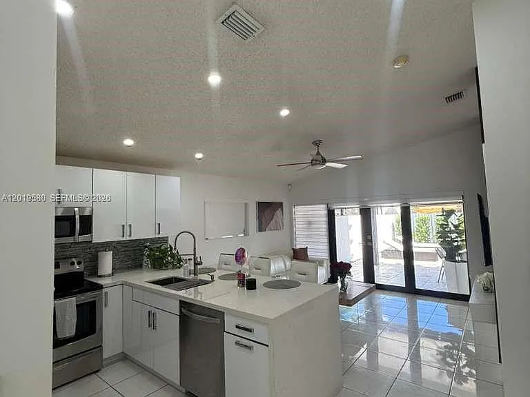 13818 SW 157th Ter — Photo 10