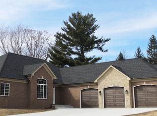 2372 S Rochester Rd, Rochester Hills, MI 48307