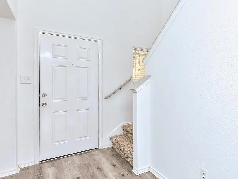 233 Brandons Way — Photo 4