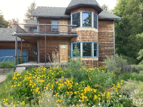 1655 Lorien Ln, Moscow, ID 83843